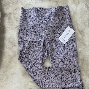 Athleta Salutation Stash 7/8 Tight NWT Mediu